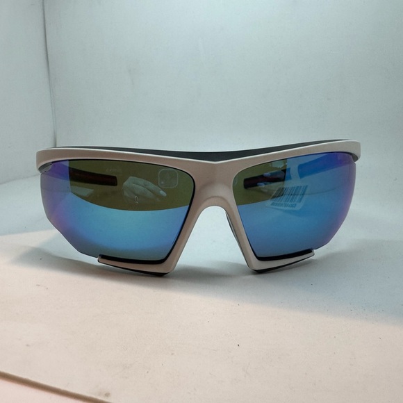 PS O7YS 15K08R 76/12
Prada Linea Rossa
WHT MT
BLU M
Non RX - Picture 1 of 8